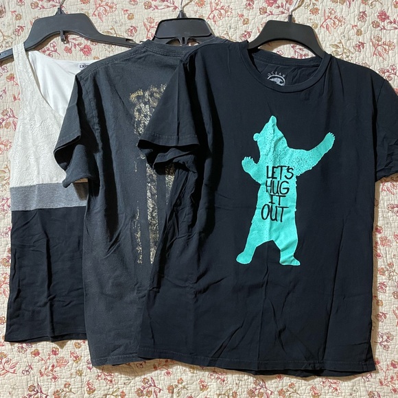 Women’s bundle two T-shirts one tank - Picture 3 of 7